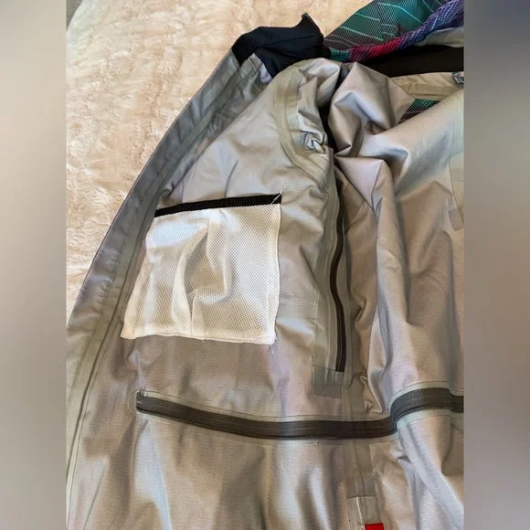 Spyder Ski Jacket, M, Like New. - Picture 10 of 16